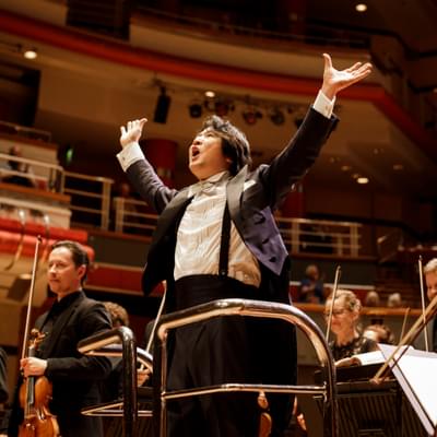 Photograph of Kazuki Yamada accepting applause after the Season Finale.