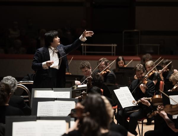 Photograph of Kazuki Yamada conducing the orchestra