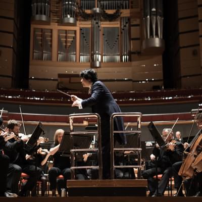 Photograph of Kazuki Yamada conducting the orchestra at Symphony Hall