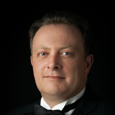 Headshot: Michael Seal