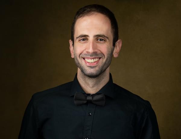 Headshot of conductor Konstantinos Terzakis