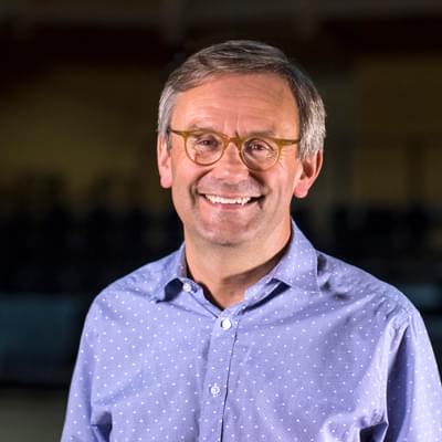 Headshot: Simon Halsey