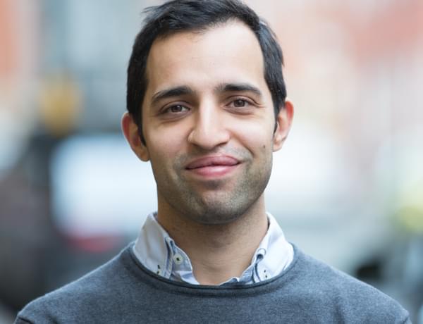 Headshot of cellist Miguel Fernandes