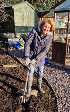 Photograph of cellist Catherine Ardagh-Walter in her garden.
