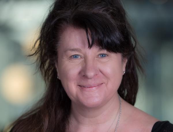 Headshot of violist Angela Swanson