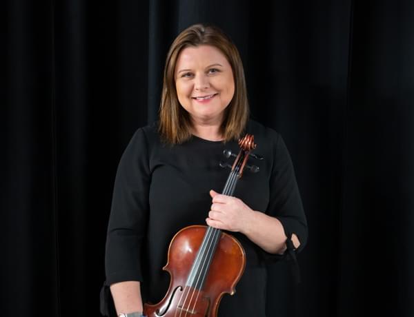 Headshot of violist Sarah Malcom