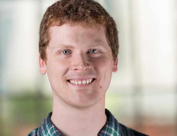 Headshot of violinist Jonathan Martindale