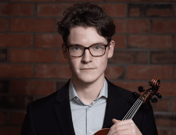 Headshot of violinist Nate Bomans.