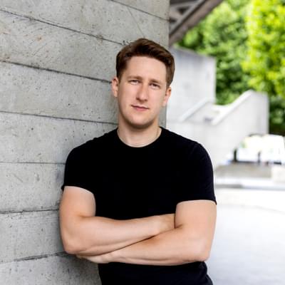 Headshot of Joshua Weilerstein