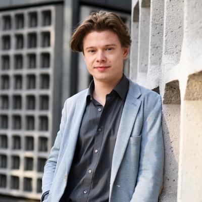 Headshot of Sebastian Heindl