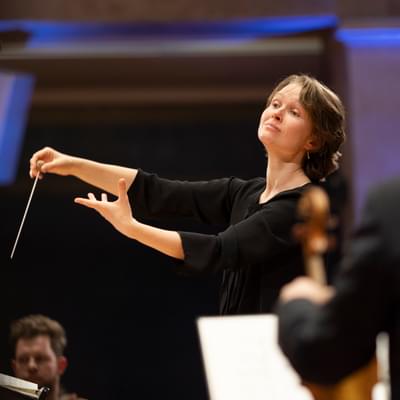 Photograph of Mirga Gražinytė-Tyla conducting