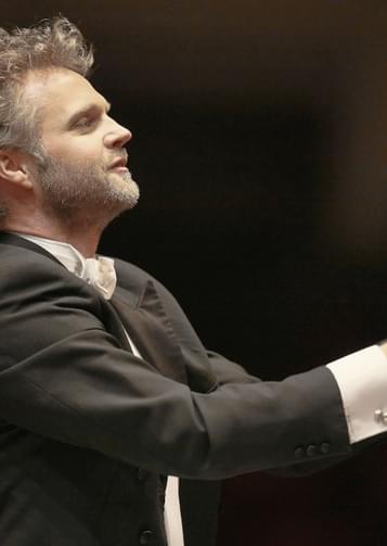 Thomas Søndergård conducting.