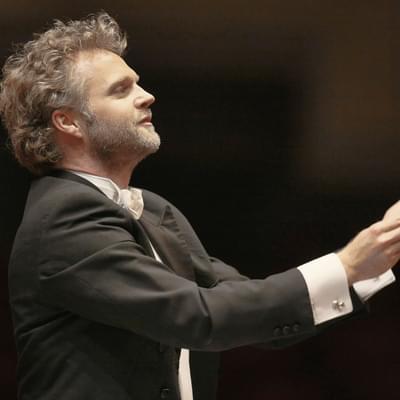 Thomas Søndergård conducting.