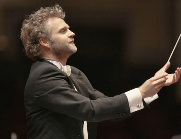 Thomas Søndergård conducting.